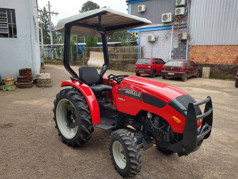 TRATOR AGRALE 4100.4 (DIE 2516) ANO 2009